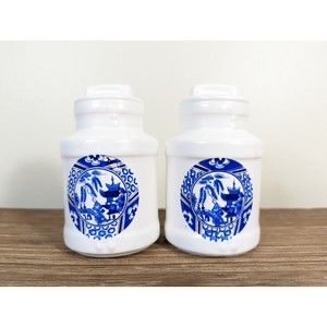 Vintage McCoy Stoneware Blue Willow Salt & Pepper Shakers